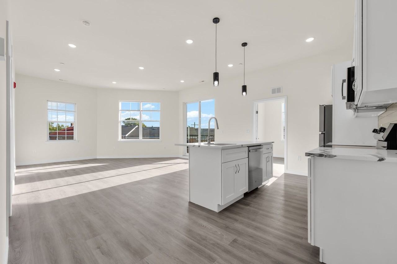 SKYLINE LUXURY APARTMENTS - Photo 4 of 31