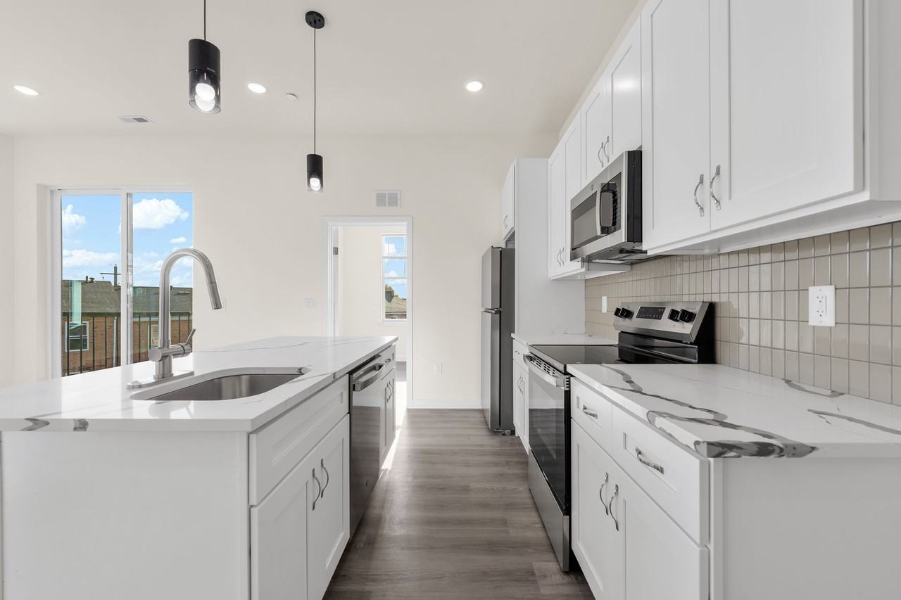SKYLINE LUXURY APARTMENTS - Photo 5 of 31