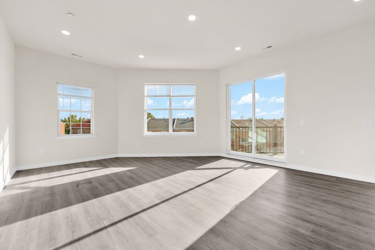 SKYLINE LUXURY APARTMENTS - Photo 7 of 31
