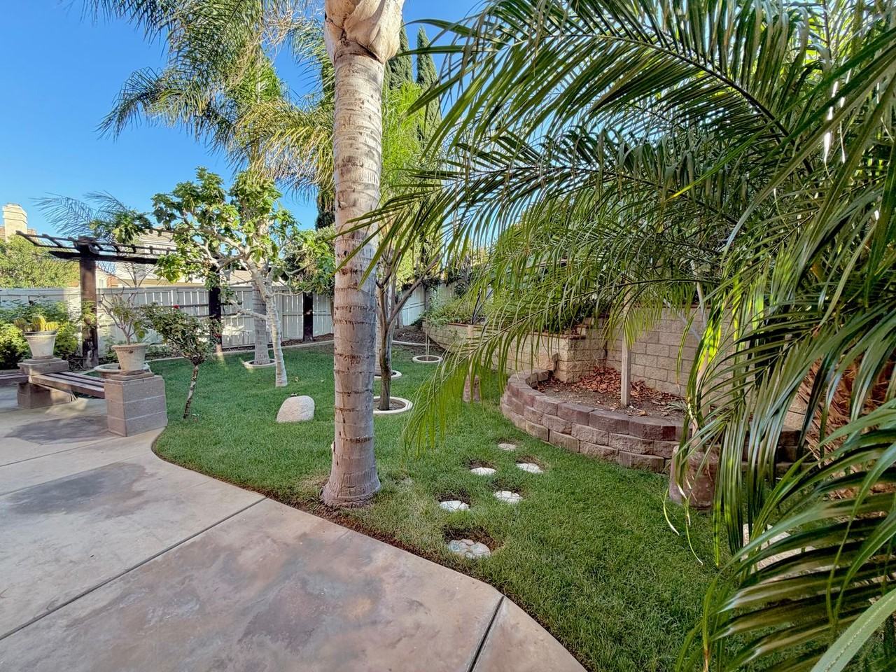 23183 Joaquin Ridge Dr - Photo 5 of 37