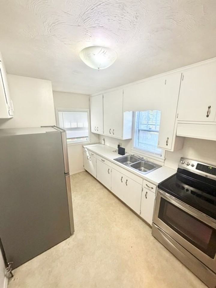 2535 C St - Photo 3 of 6