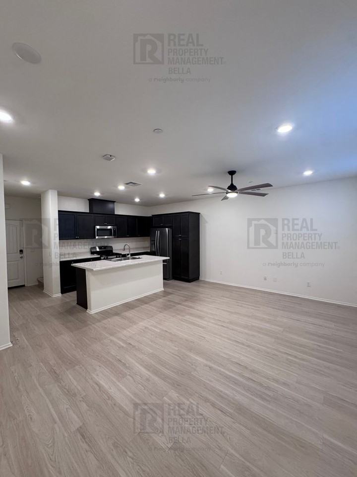 30456 Hopetown Ln - Photo 2 of 37
