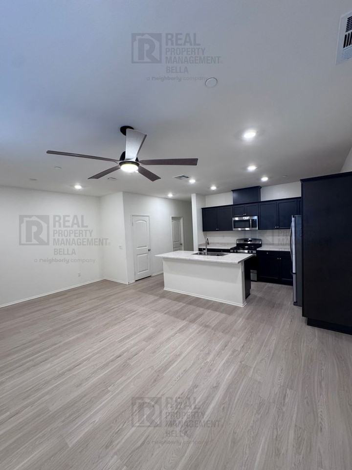 30456 Hopetown Ln - Photo 3 of 37