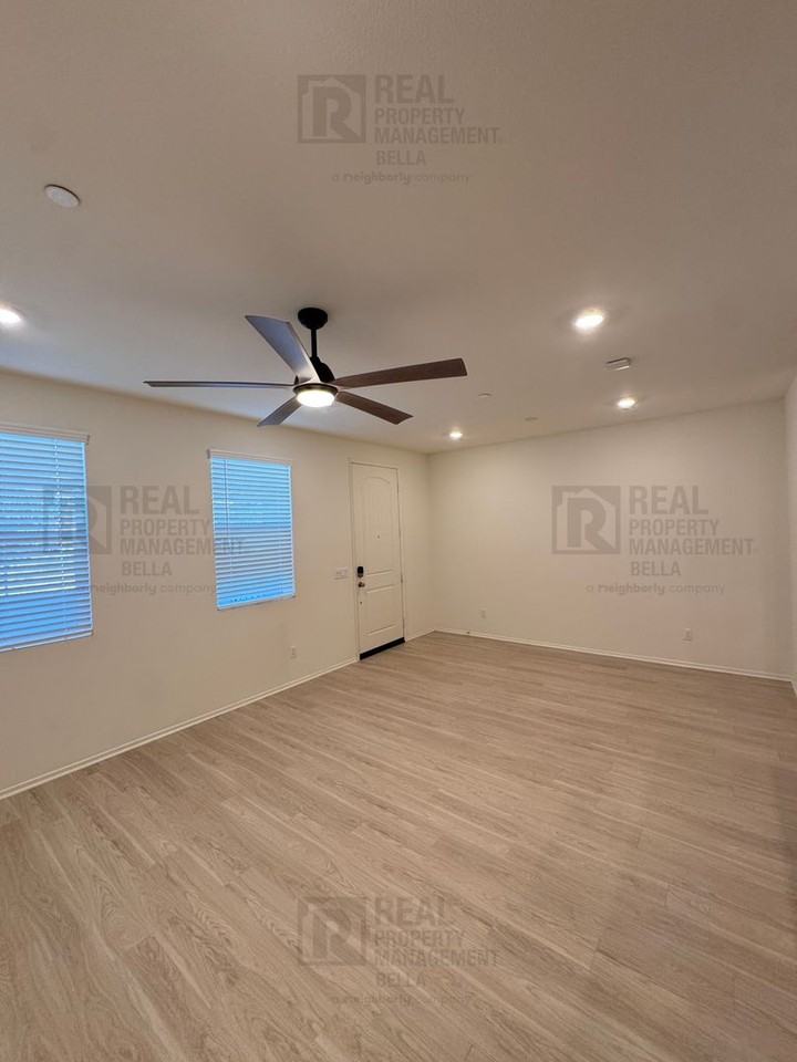 30456 Hopetown Ln - Photo 4 of 37