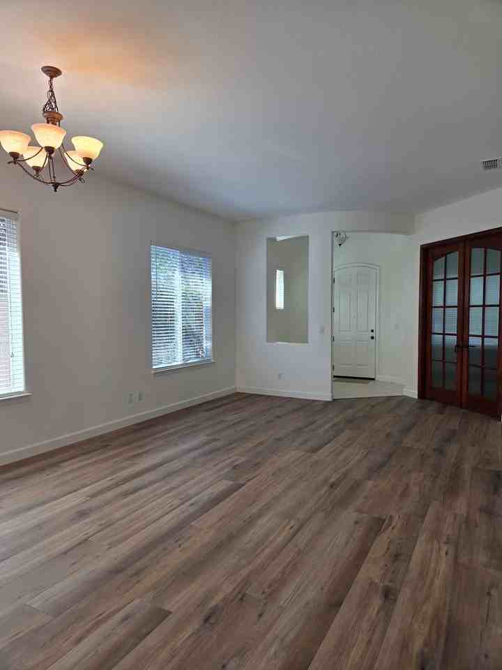 8046 Marigola Dr - Photo 4 of 22