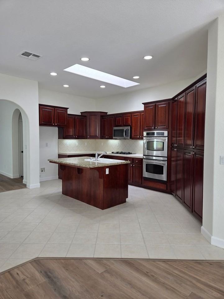 8046 Marigola Dr - Photo 7 of 22