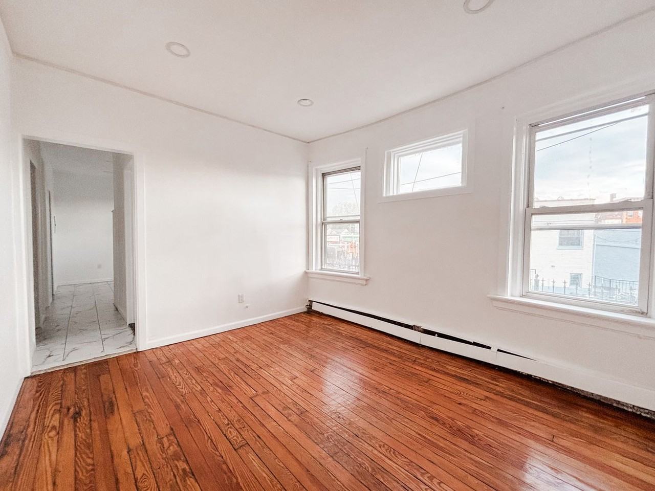 754 S 19th St - Photo 4 of 17