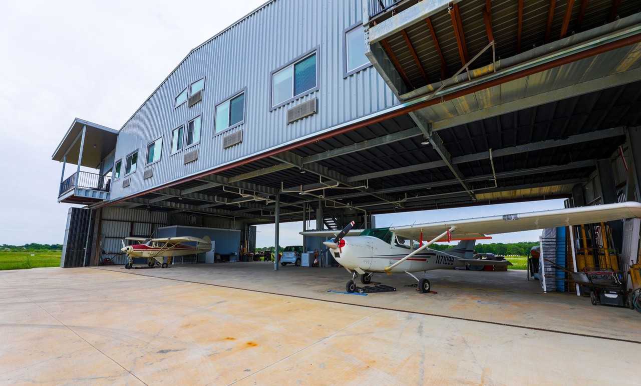 Unique Airfield Living in Salado | 2 Bedrooms, 2 Bathrooms - Photo 4 of 35