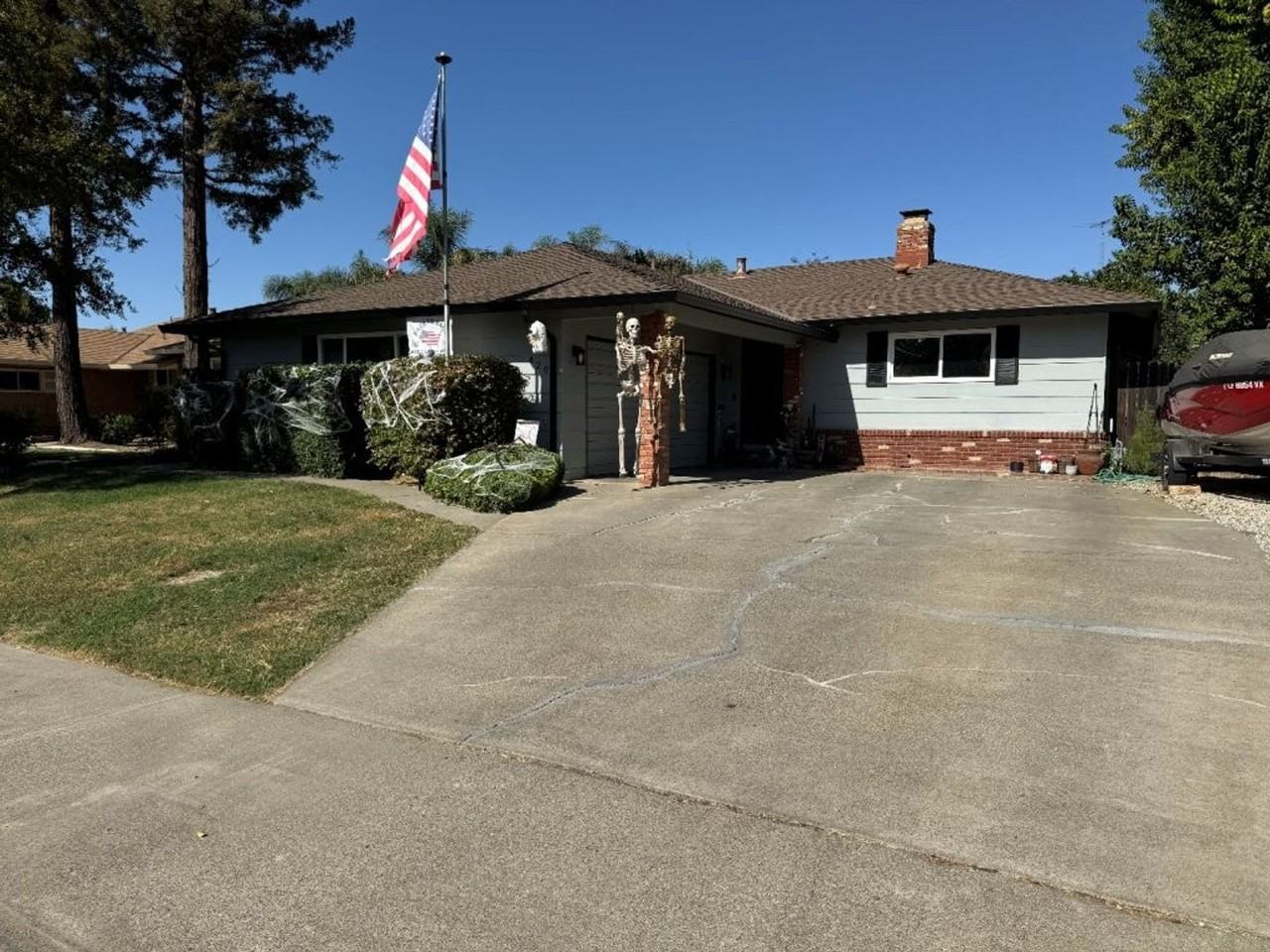 420 Greenwood Dr - Photo 2 of 12