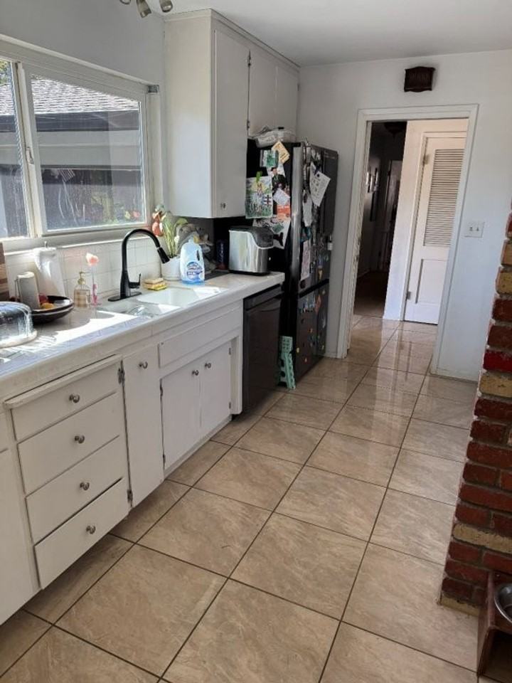 420 Greenwood Dr - Photo 3 of 12