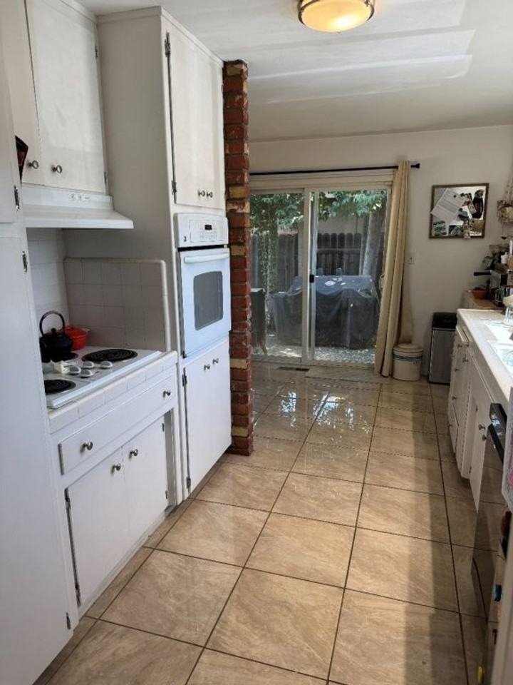 420 Greenwood Dr - Photo 4 of 12