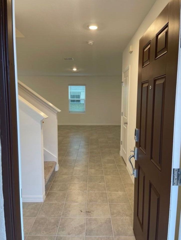 5652 Nispero Way - Photo 2 of 20