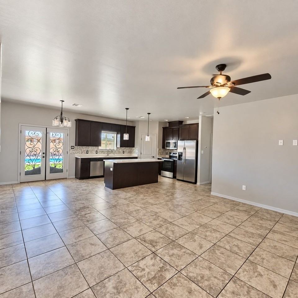8637 E 34th Ln - Photo 2 of 32