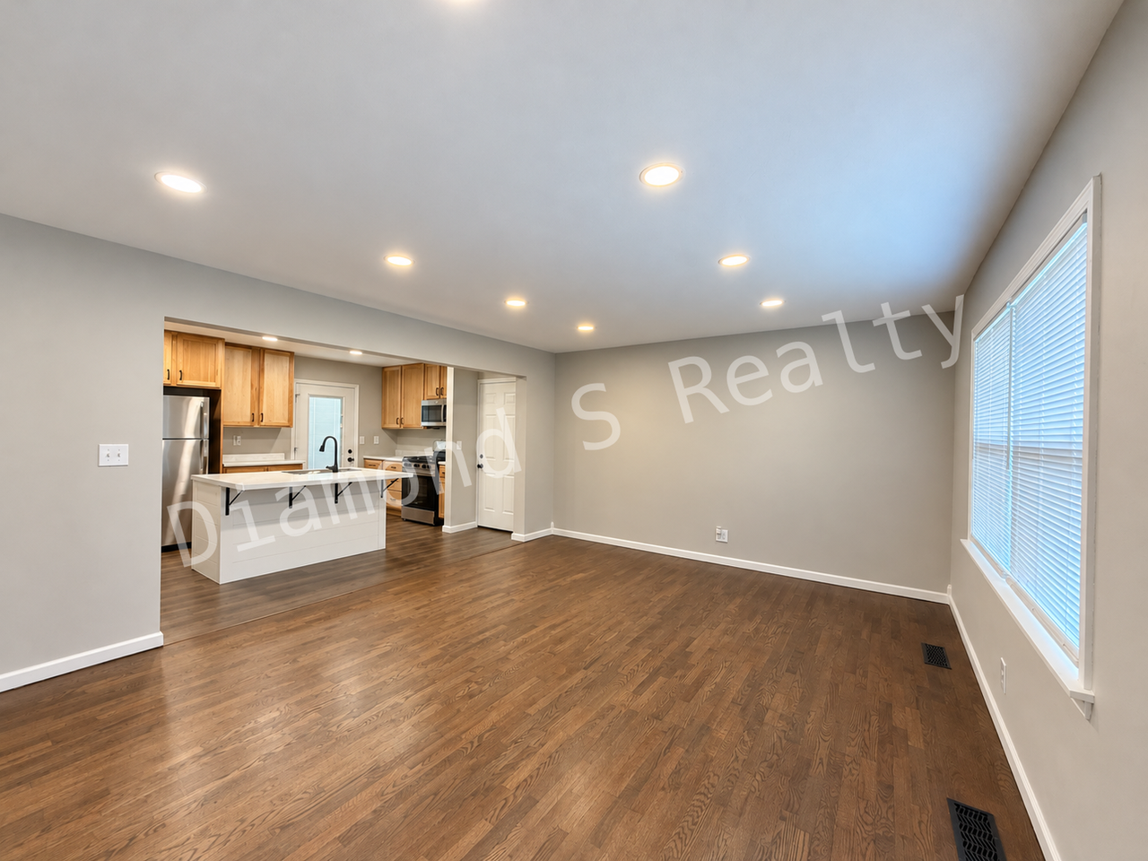 435 W Catalpa St - Photo 2 of 17