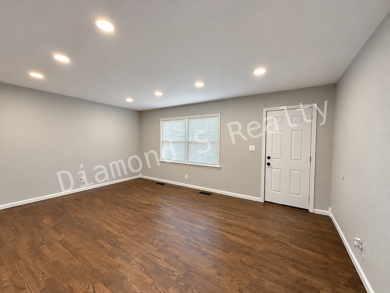 435 W Catalpa St - Photo 3 of 17