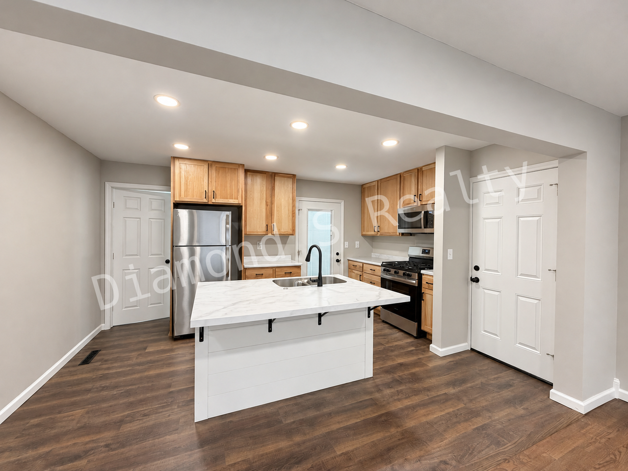 435 W Catalpa St - Photo 4 of 17