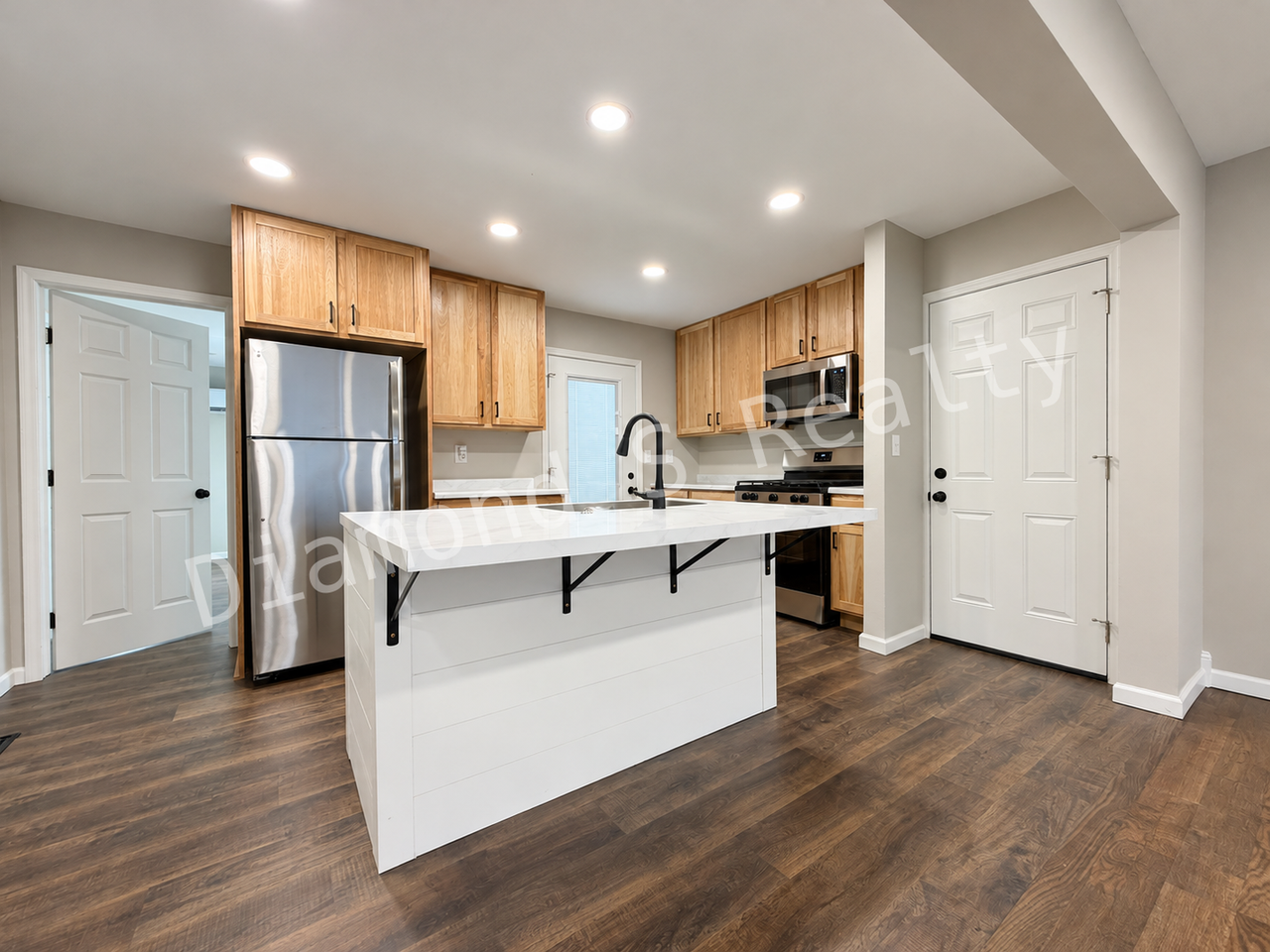 435 W Catalpa St - Photo 5 of 17