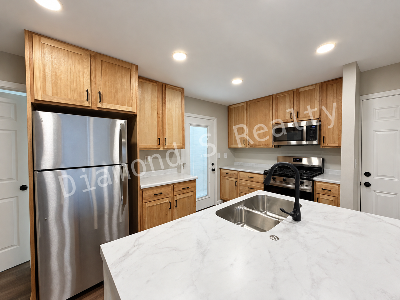 435 W Catalpa St - Photo 6 of 17