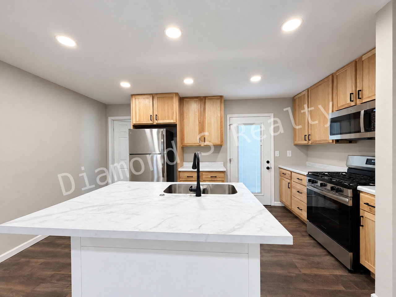 435 W Catalpa St - Photo 7 of 17