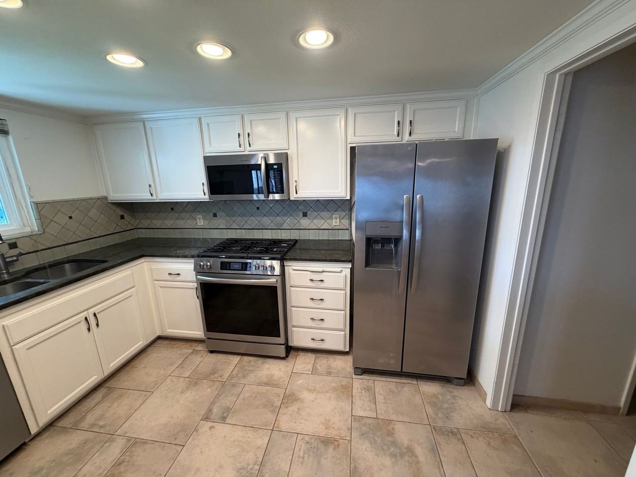 204 Ruby Ln - Photo 4 of 29