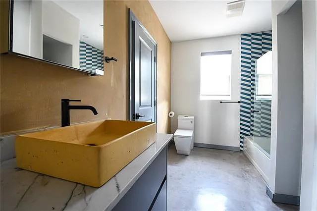 3402 Octavia Street - Photo 5 of 10