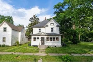 featured image of 821 Blaine Ave #1