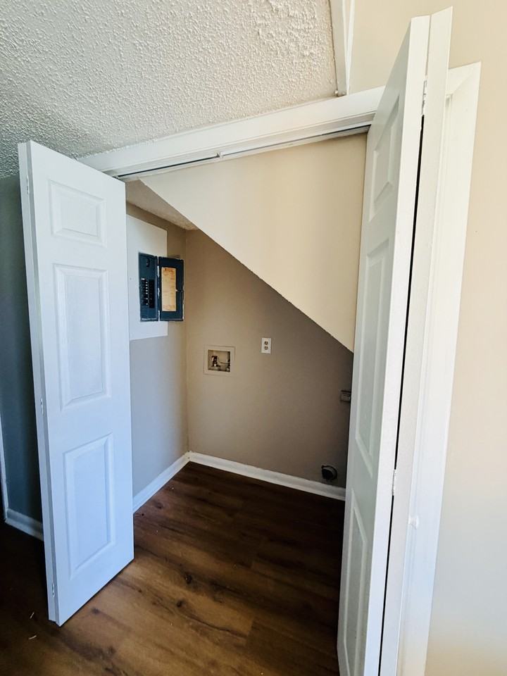 1-7 Almond ct - Photo 7 of 10