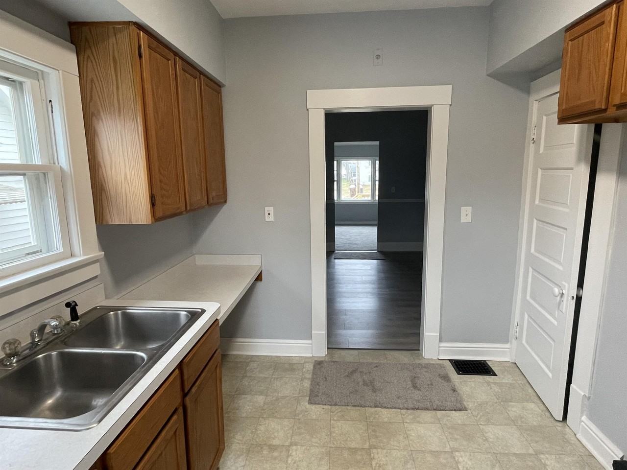 235 Meadowbrook Avenue - Photo 2 of 10