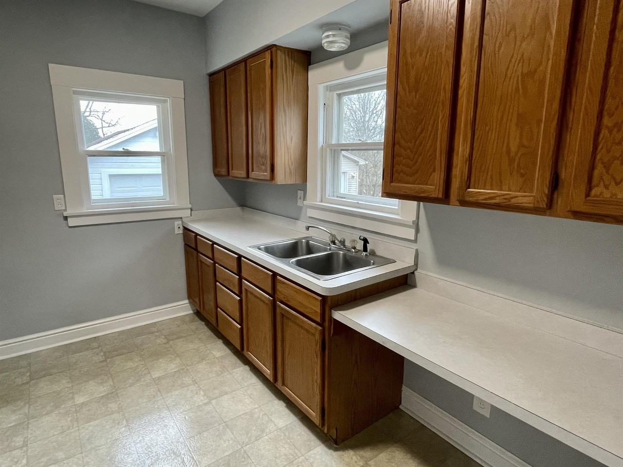 235 Meadowbrook Avenue - Photo 3 of 10