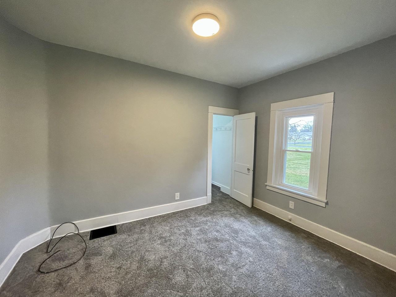235 Meadowbrook Avenue - Photo 6 of 10