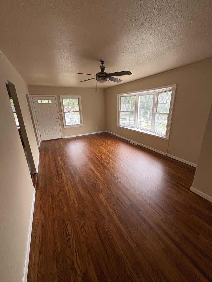 104 Madison Dr #1 - Photo 3 of 9