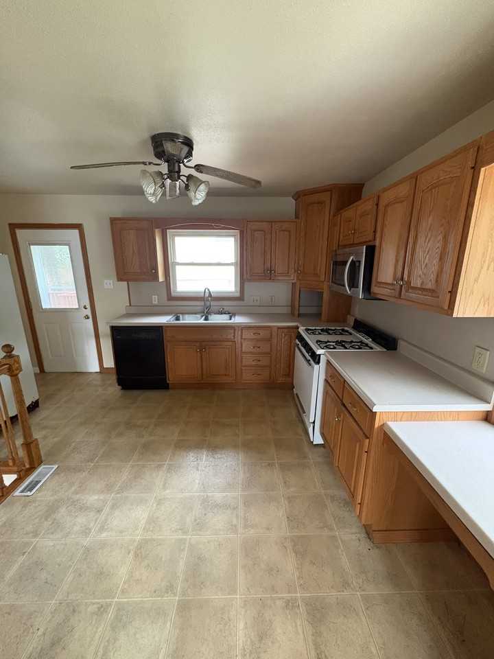 104 Madison Dr #1 - Photo 4 of 9