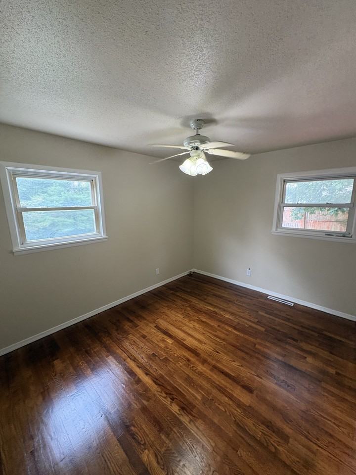 104 Madison Dr #1 - Photo 6 of 9
