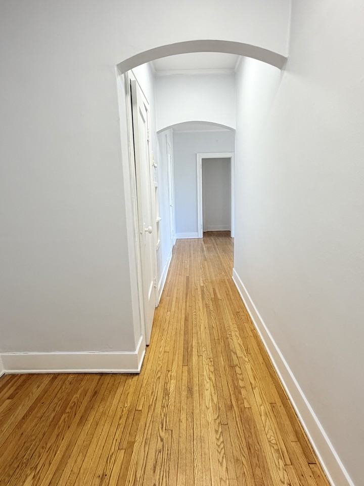 36 Hanna St. W - Photo 2 of 37
