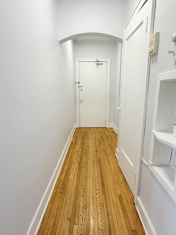 36 Hanna St. W - Photo 3 of 37