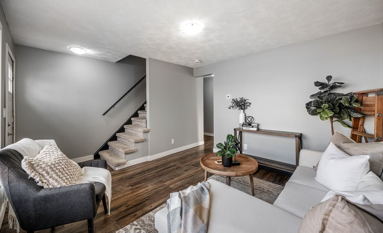 225 Queen Street - Photo 5 of 25
