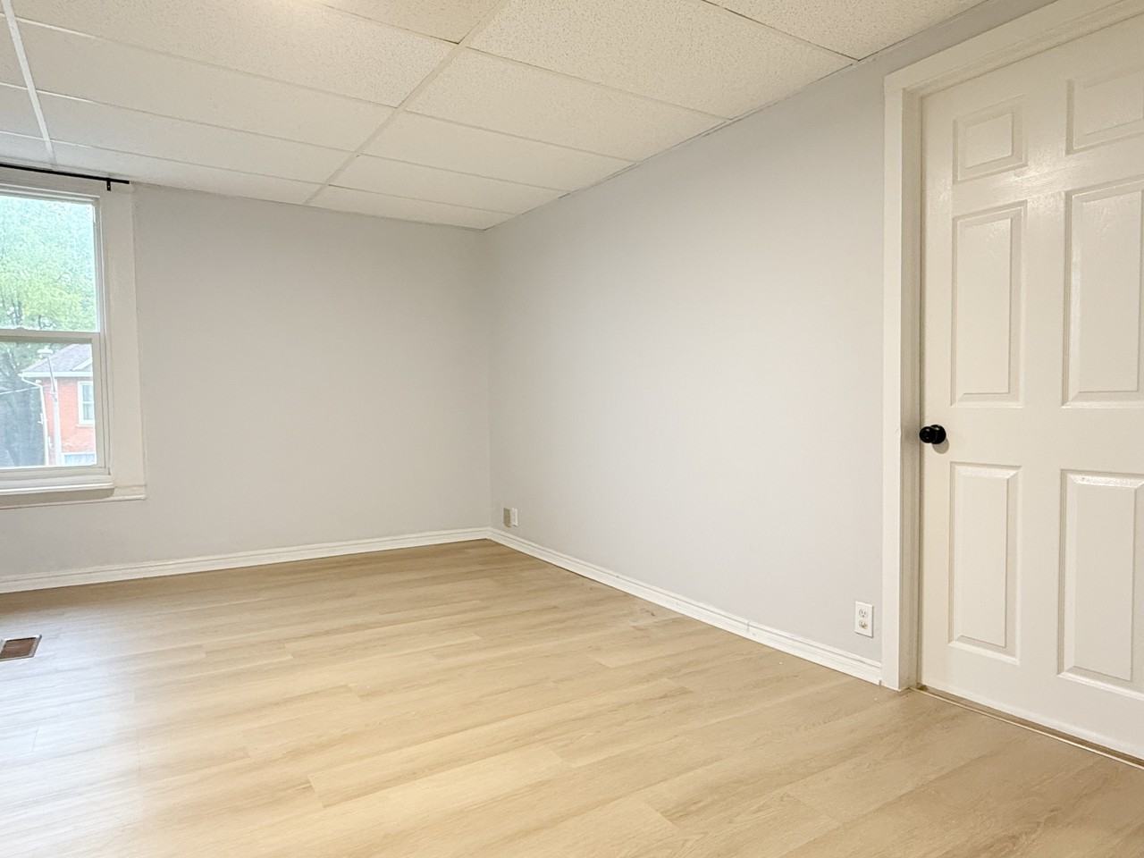 1011 Albert Rd - Photo 5 of 12