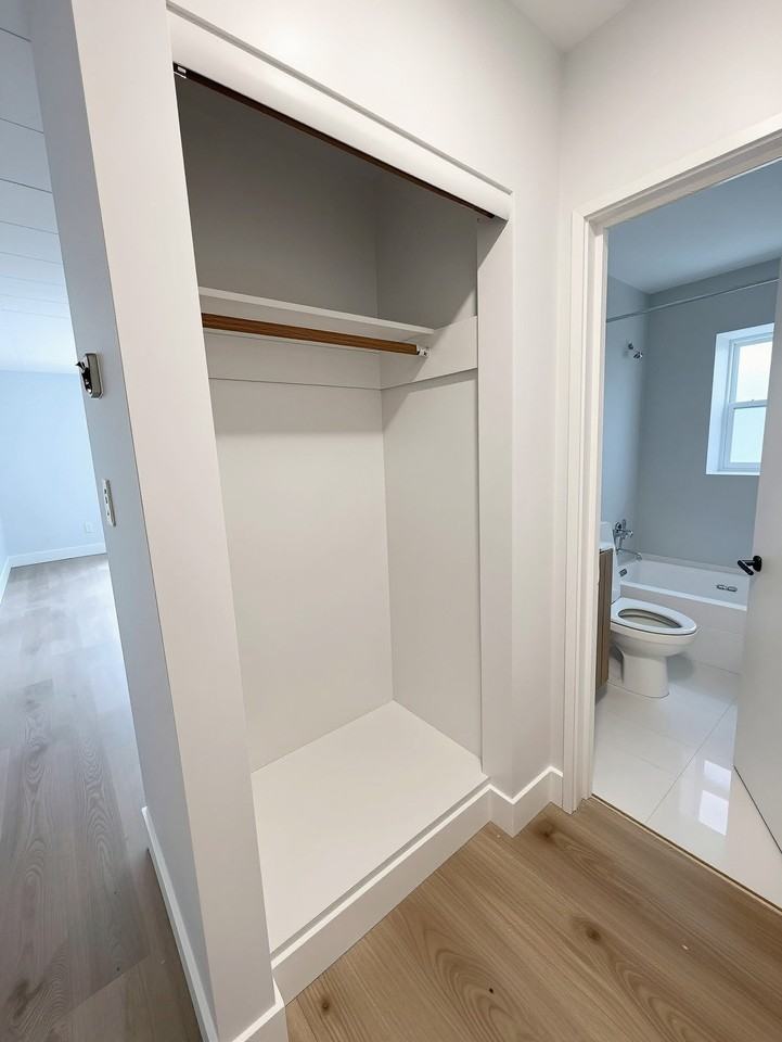 301 Indian Road South - Photo 5 of 8