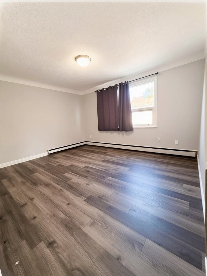 537 Confederation Street - Photo 6 of 11