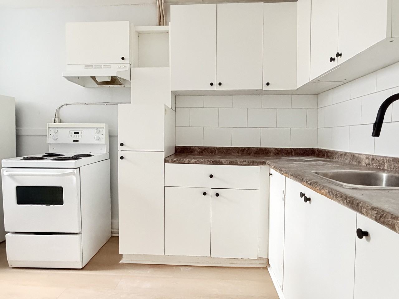 524 Pitt St W - Photo 3 of 11