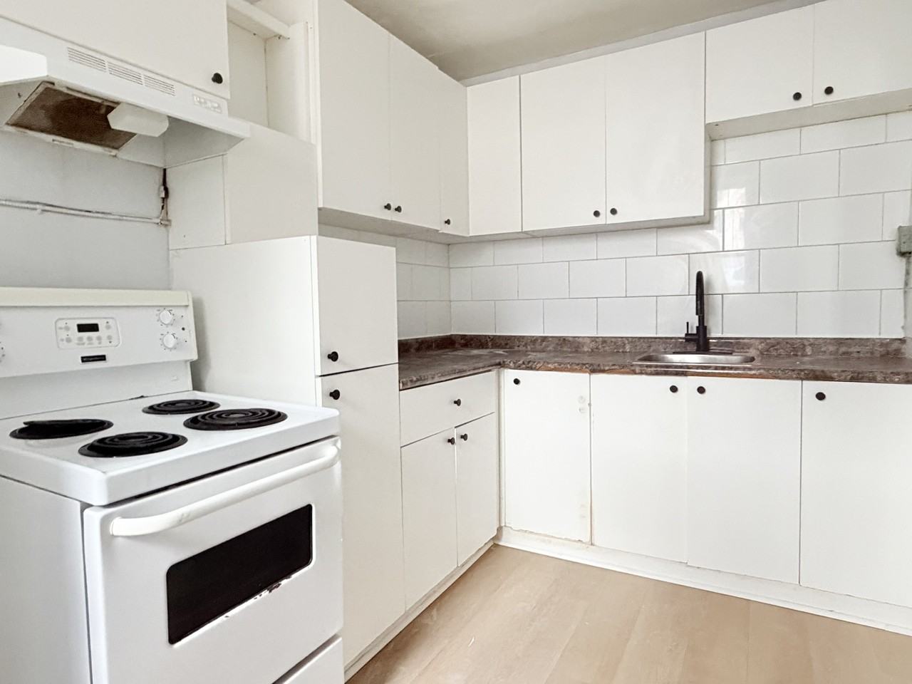 524 Pitt St W - Photo 4 of 11