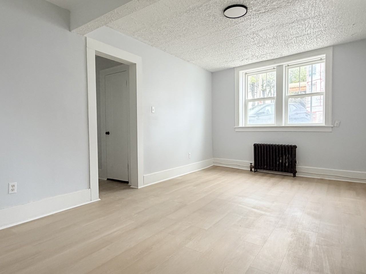 524 Pitt St W - Photo 5 of 11