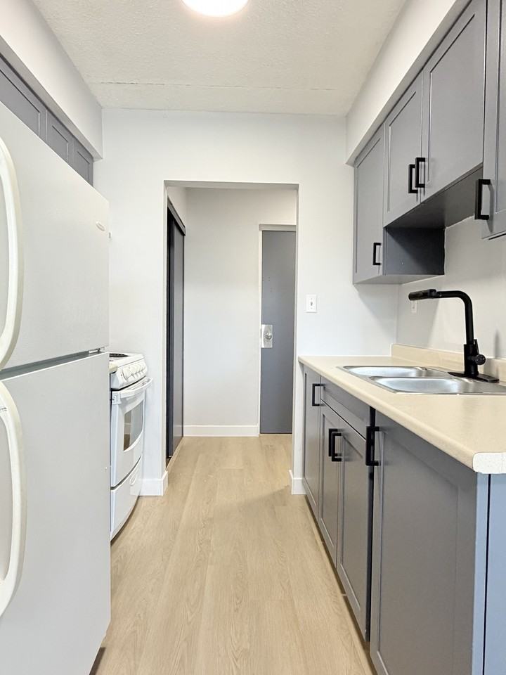 1071 McDougall Street - Photo 4 of 13