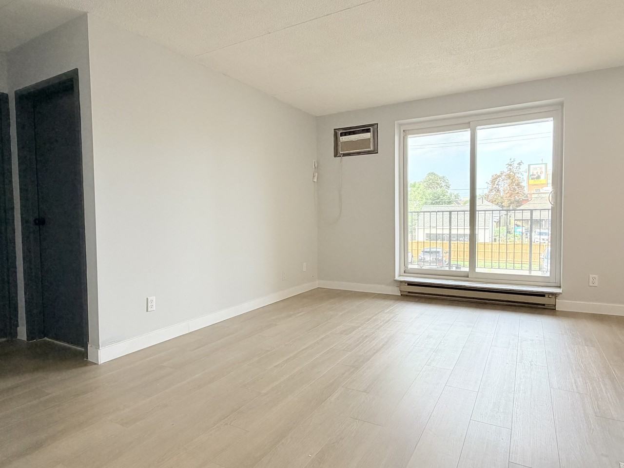 1071 McDougall Street - Photo 5 of 13