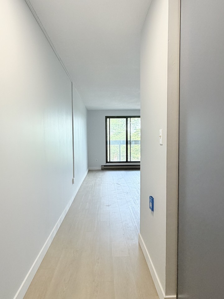1653 Ouellette Avenue - Photo 2 of 10