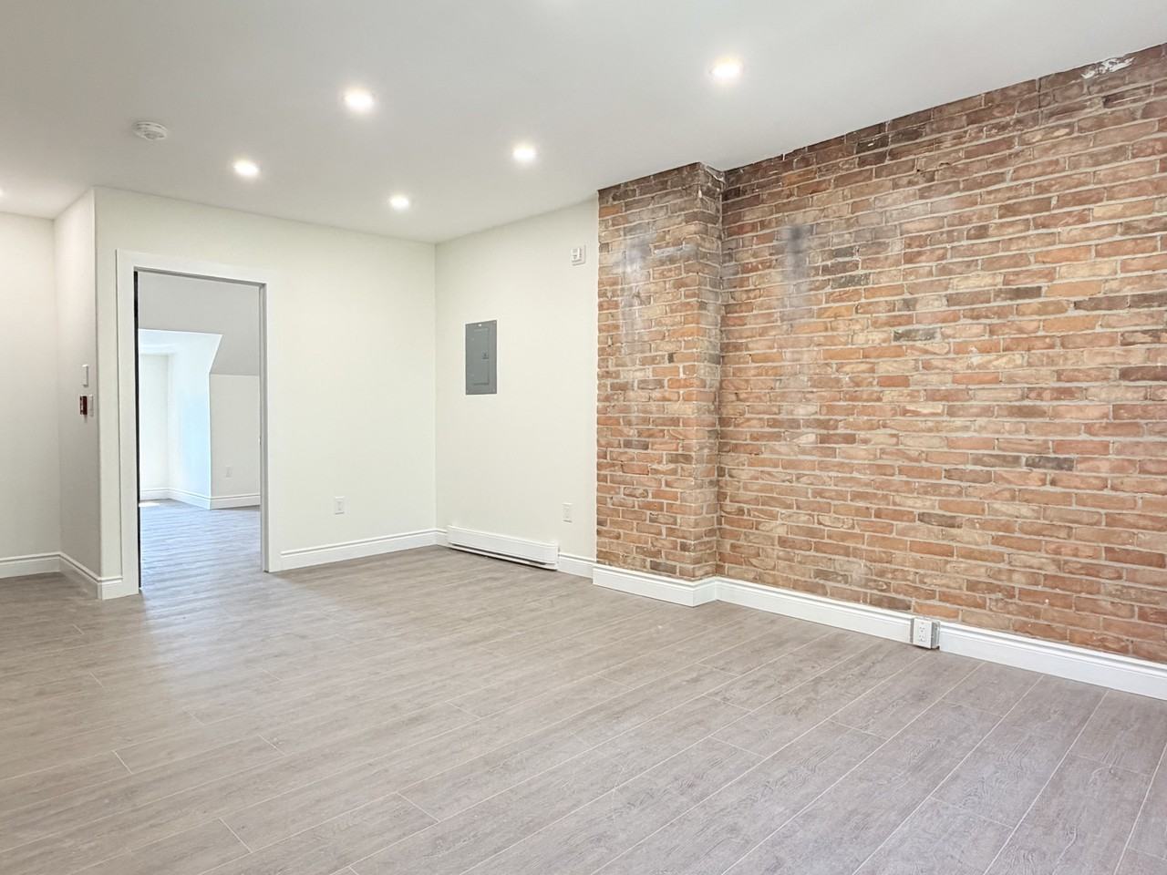 691 Ouellette Avenue - Photo 3 of 36