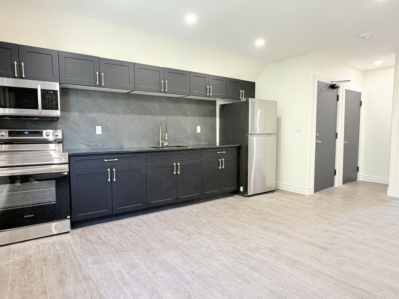 691 Ouellette Avenue - Photo 5 of 36