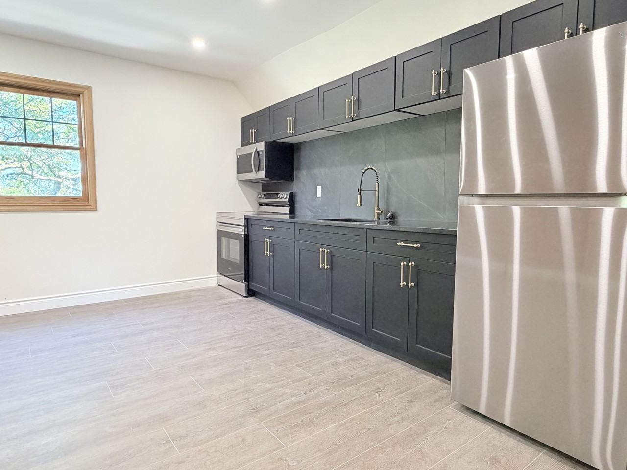 691 Ouellette Avenue - Photo 6 of 36