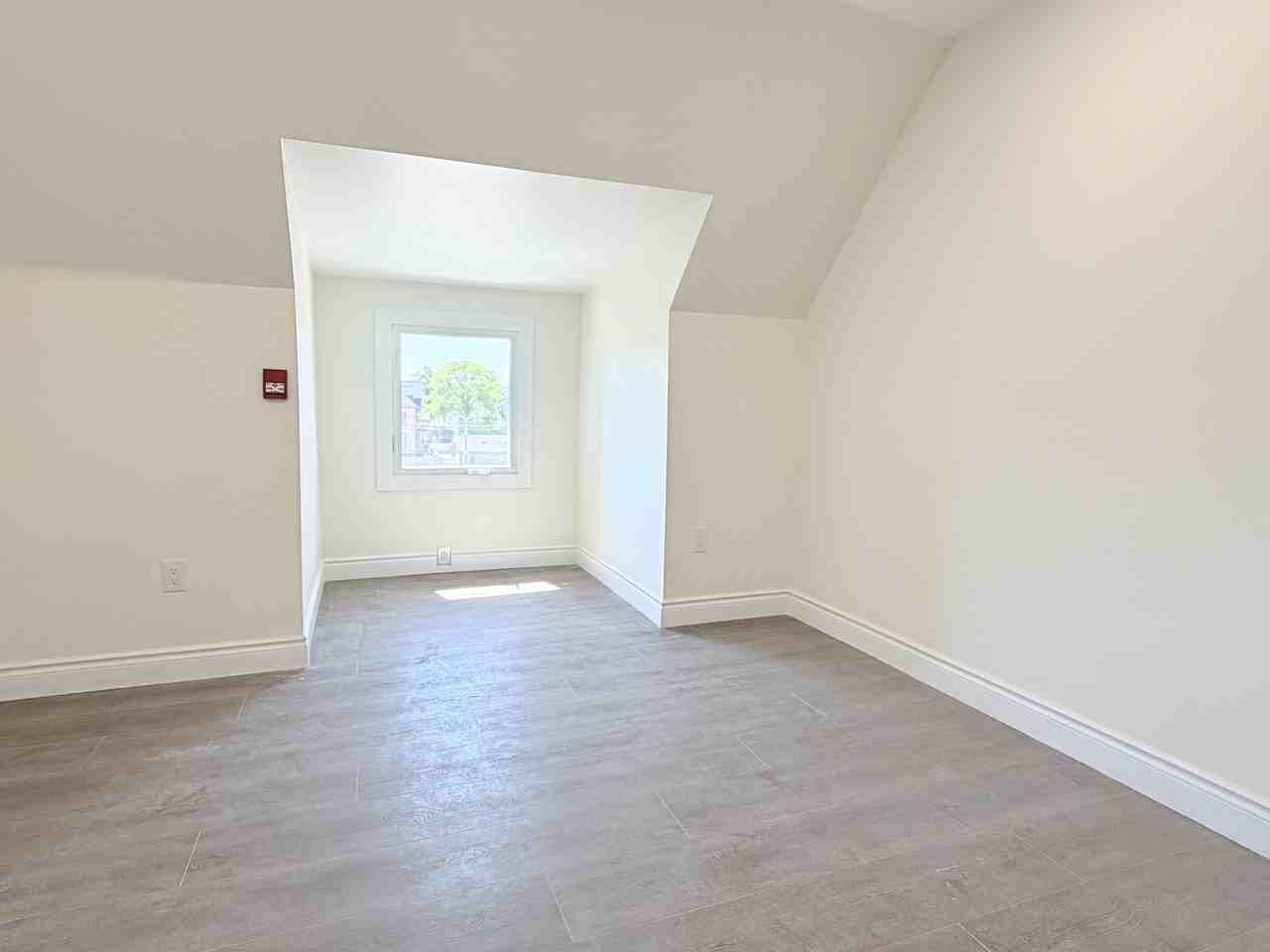 691 Ouellette Avenue - Photo 7 of 36
