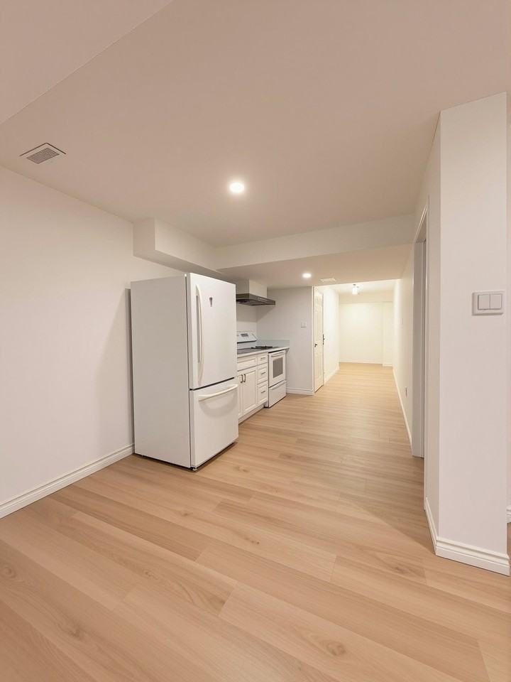 608 SWEETBAY Crescent - Photo 2 of 14